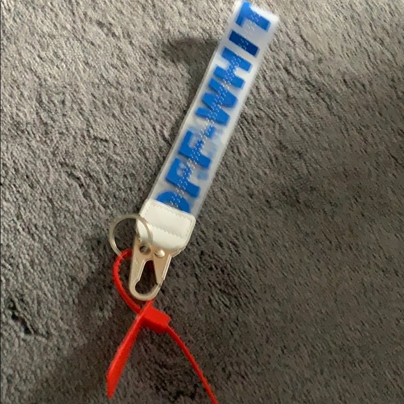 Off white key chain new